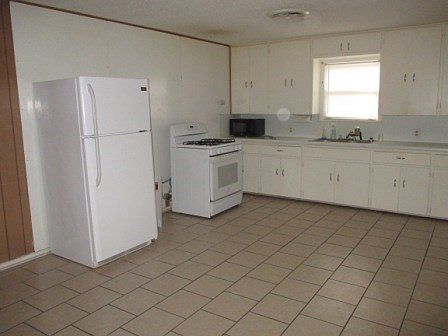 3rd image of 327 Guadalupe St