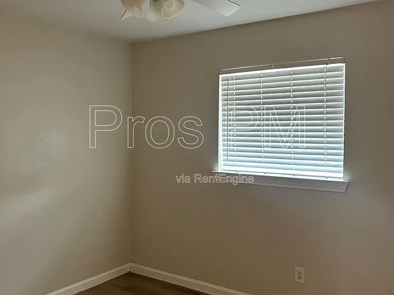 Reiger Park Apartments — Photo 20