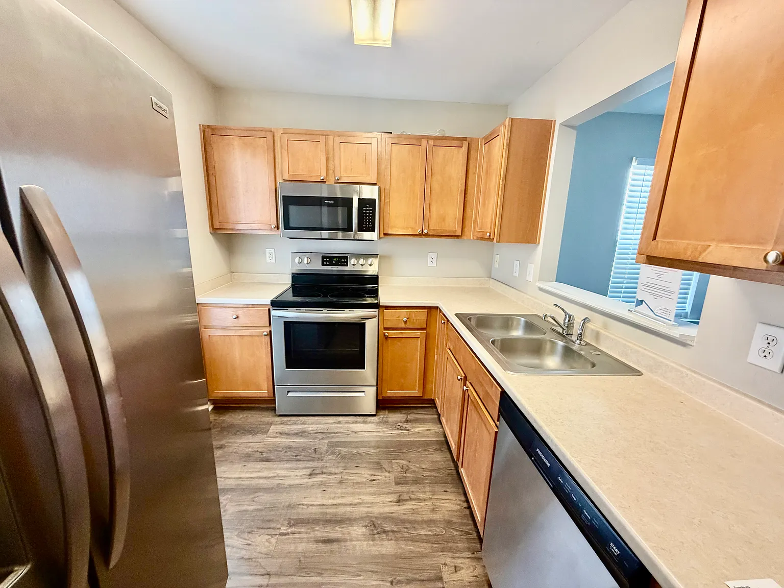 2 bed, 2.5 bath, 1039 sqft, $1,450 — Photo 3
