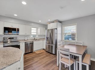 2415 Sunshine Way, Louisville, KY 40216