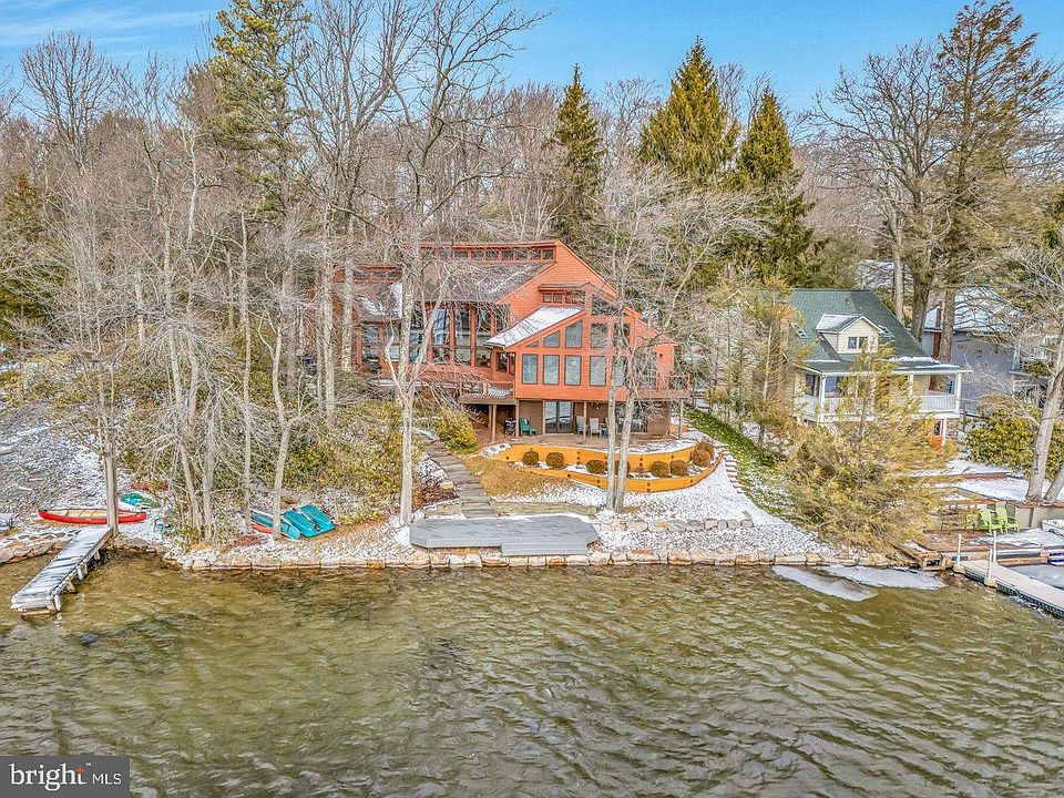 1st image of 487 N Lake Dr