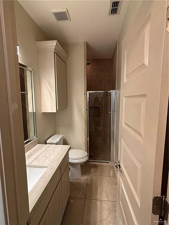 4 bed, 3.0 bath, 2296 sqft, $2,600 — Photo 4