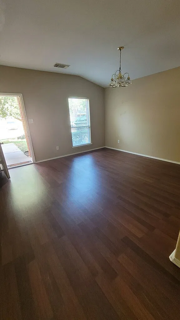 4 bed, 1830 sqft, $1,900 — Photo 2