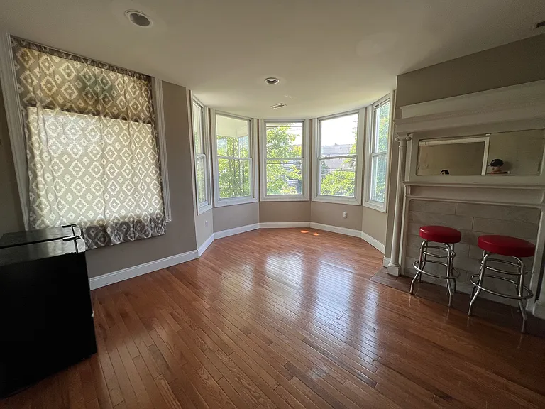 627 College St #1 — Photo 14