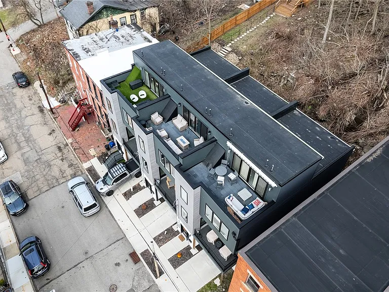 240 E Jefferson St — Photo 43