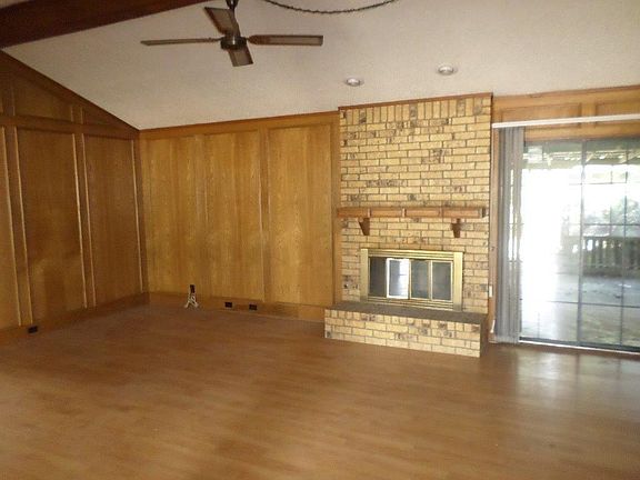 2nd image of 1513 Parkside Trl