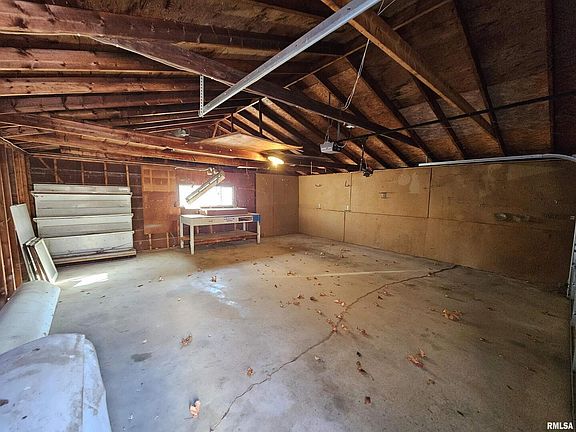 5th image of 1604 Salem Rd