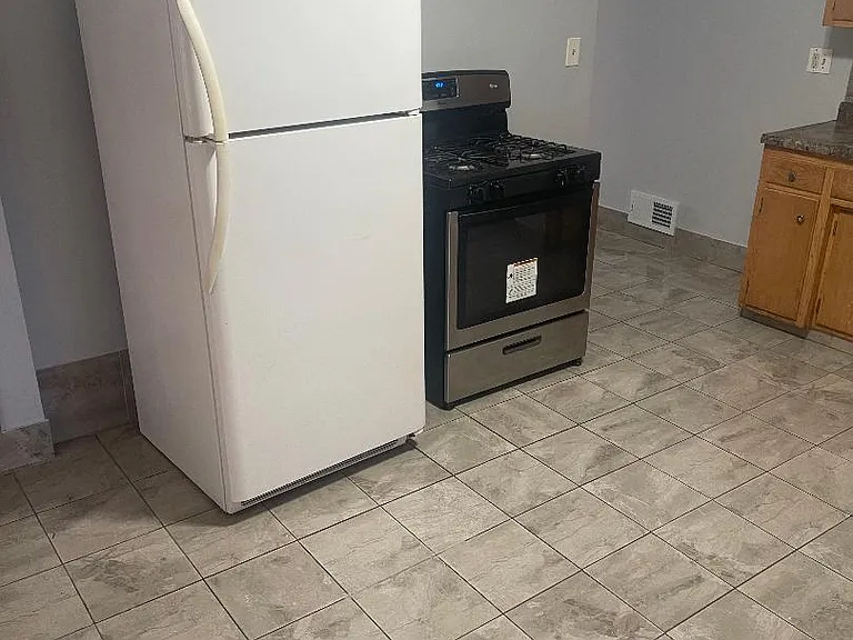 1172 Maryland Ave E #1 — Photo 3