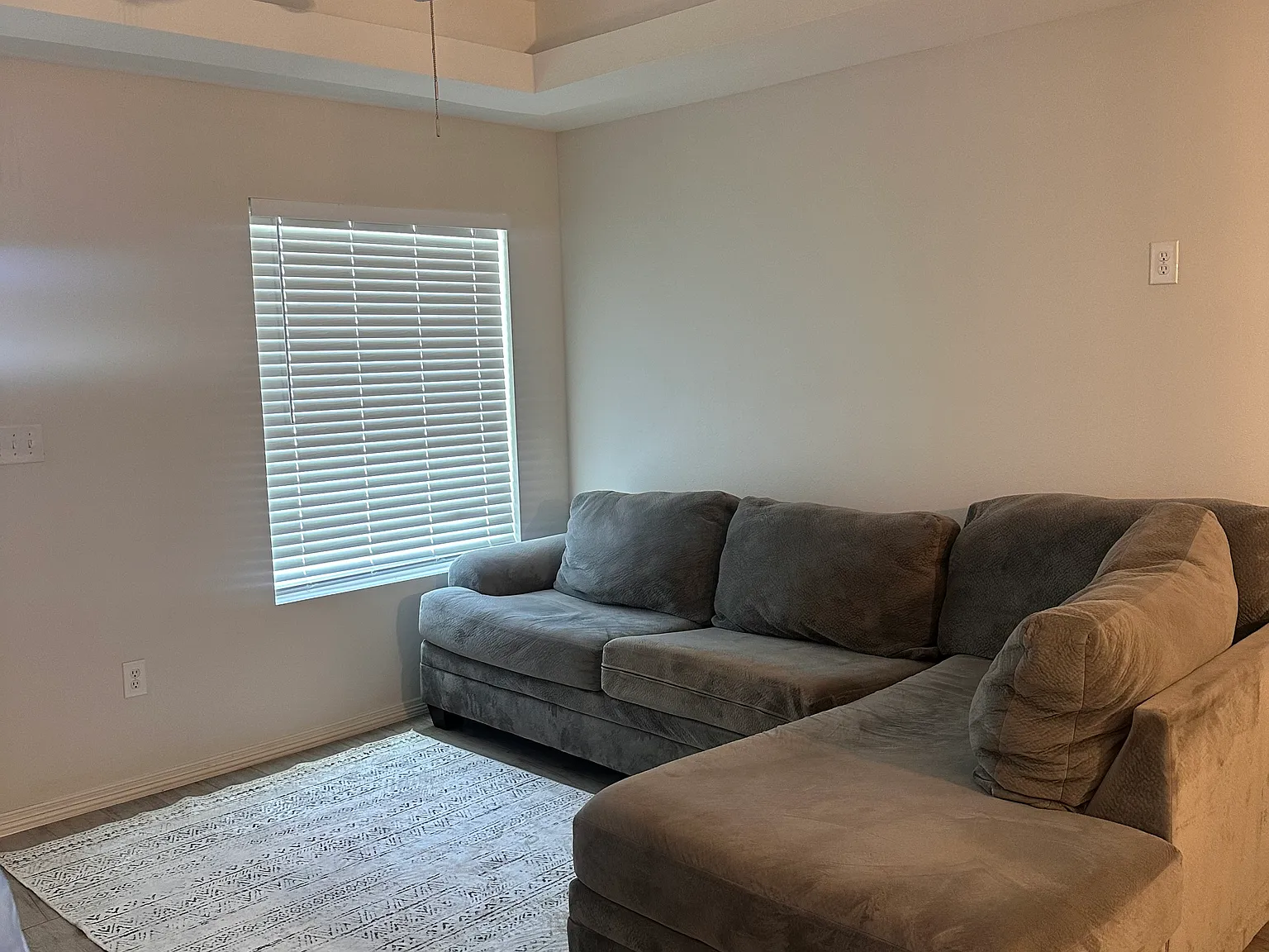 3 bed, 2434 sqft, $1,900 — Photo 2