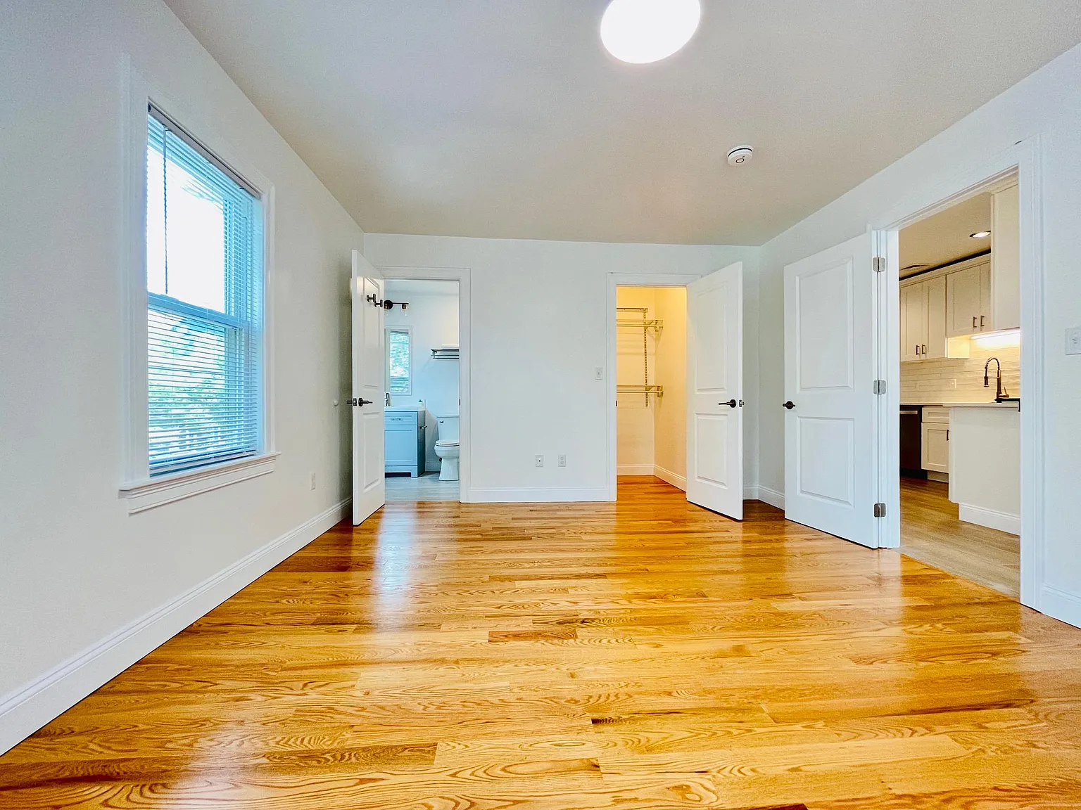 1 bed, 1200 sqft, $2,050 — Photo 4