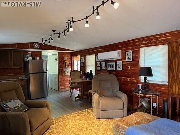 4th image of 2567 River Rd