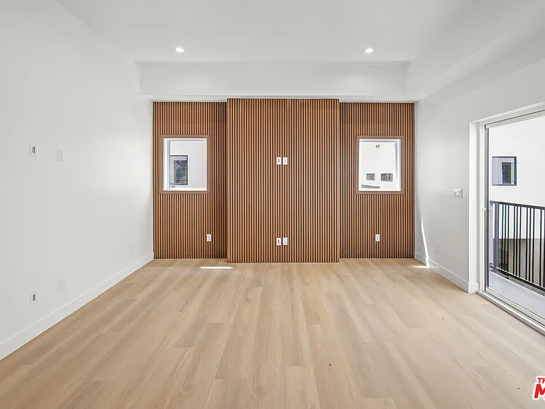 11006 Hortense St #1/2 — Photo 31