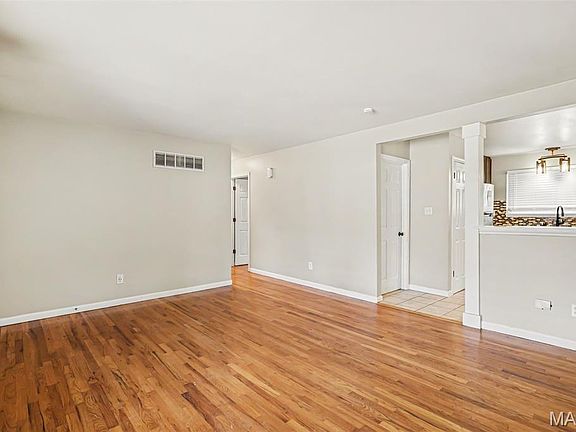 4th image of 2511 Rhapsody Ln