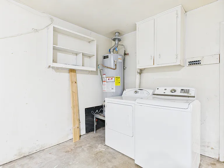 1402 Village Dr — Photo 34
