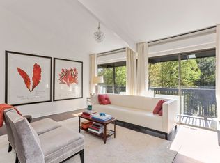 2 Buckingham Ln, Greenwich, CT 06830