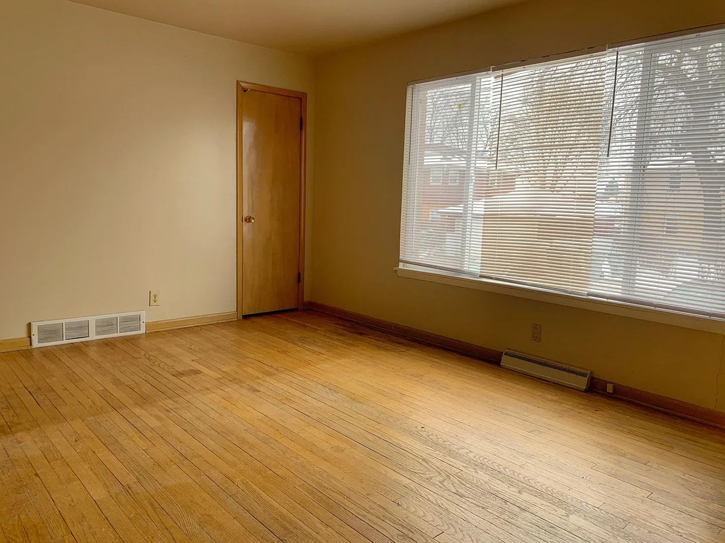 Hampton - 7711 — Photo 3