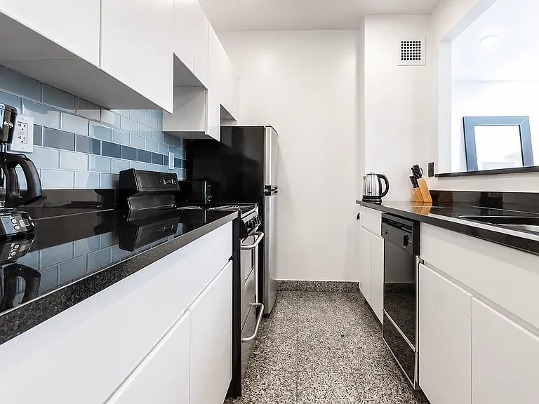 207 E 37th St #6D — Photo 8