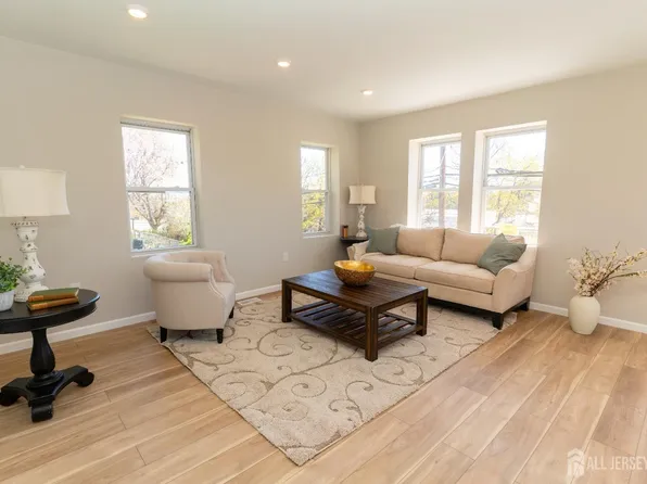 100 Cutters Dock Rd, Woodbridge, NJ 07095