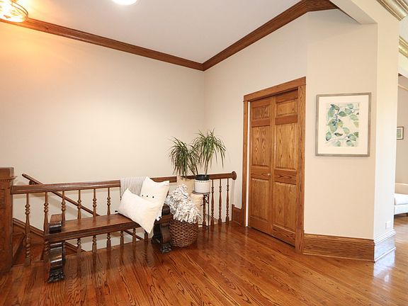 Stairway/entry/coat closet