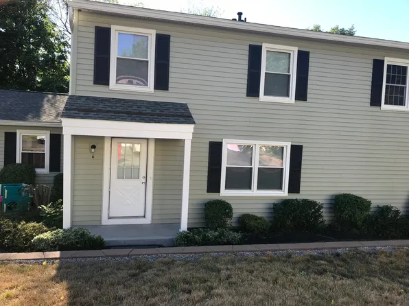 6 Falcon Ln E, Fairport, NY 14450