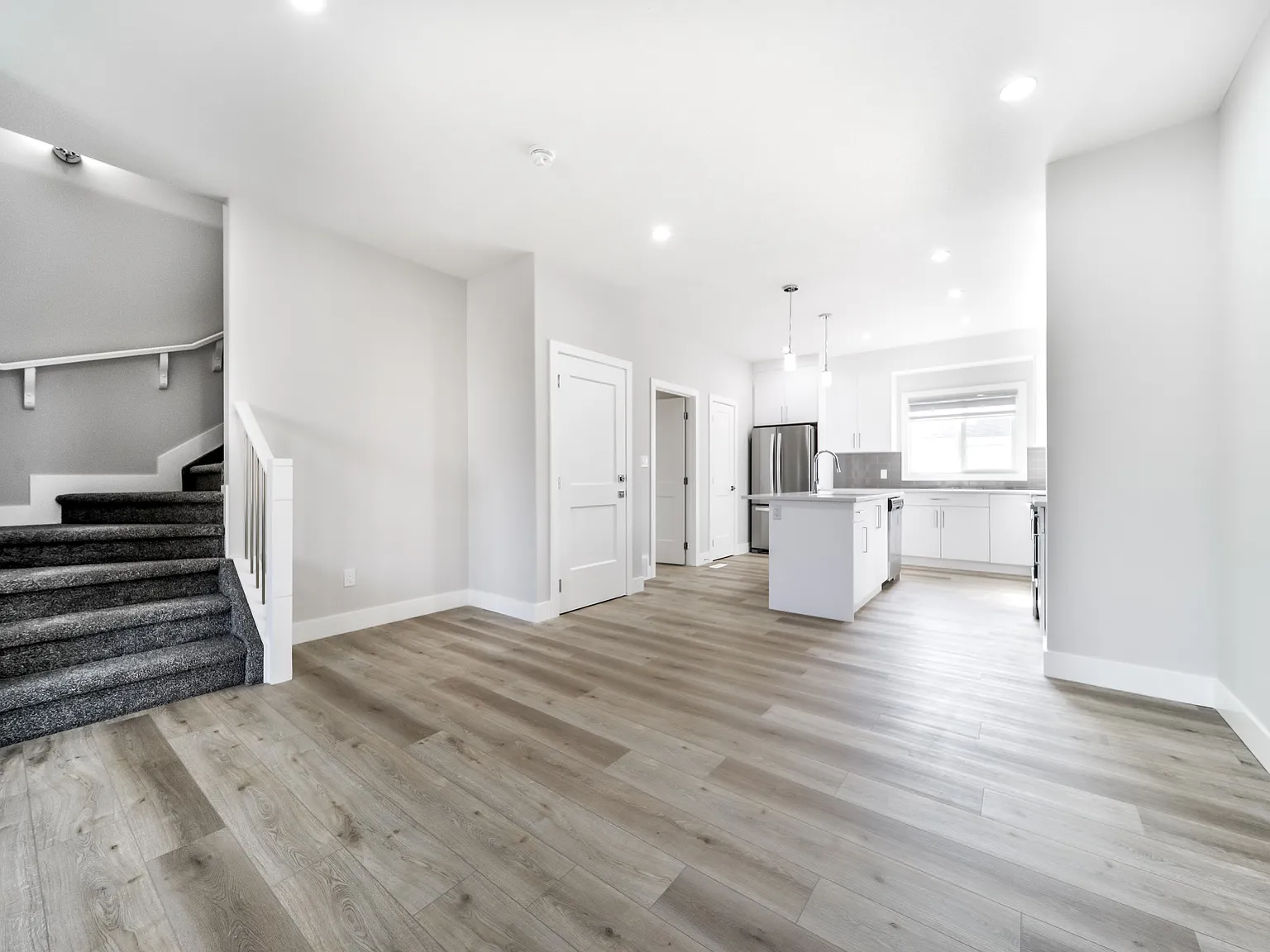 595 Blackstone Blvd — Photo 3