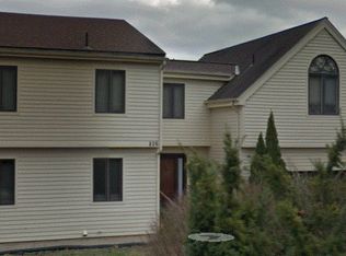 826 S East St, Amherst, MA 01002