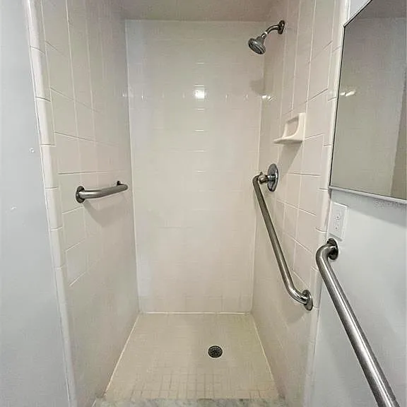 4918 Silver Oaks Vlg #F — Photo 15