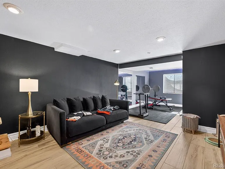 9222 Crestmore Way — Photo 9
