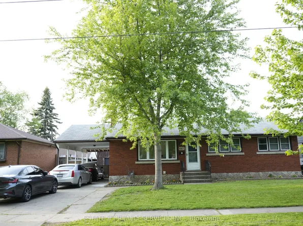 6671 Russell St, Niagara Falls, ON L2J 1P9