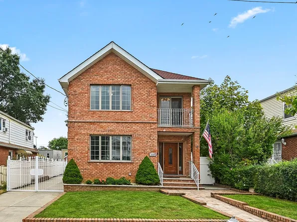 3320 205th St, Bayside, NY 11361