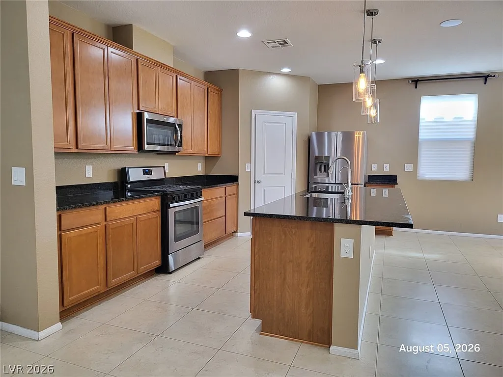 5 bed, 3.0 bath, 2460 sqft, $2,550 — Photo 3