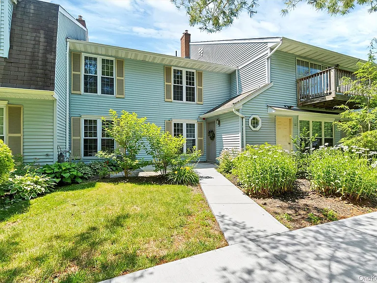 48 Homestead Village Dr — Photo 1