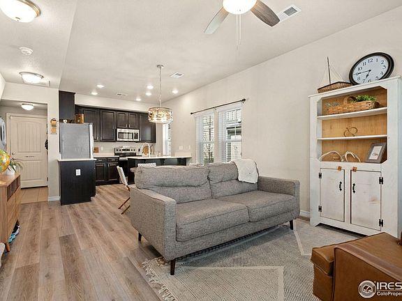 3rd image of 882 Winding Brook Dr