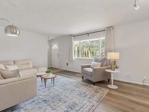 3rd image of 3337 Bridgeport Way W