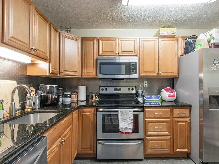 162 Woodstream Dr #5 — Photo 10
