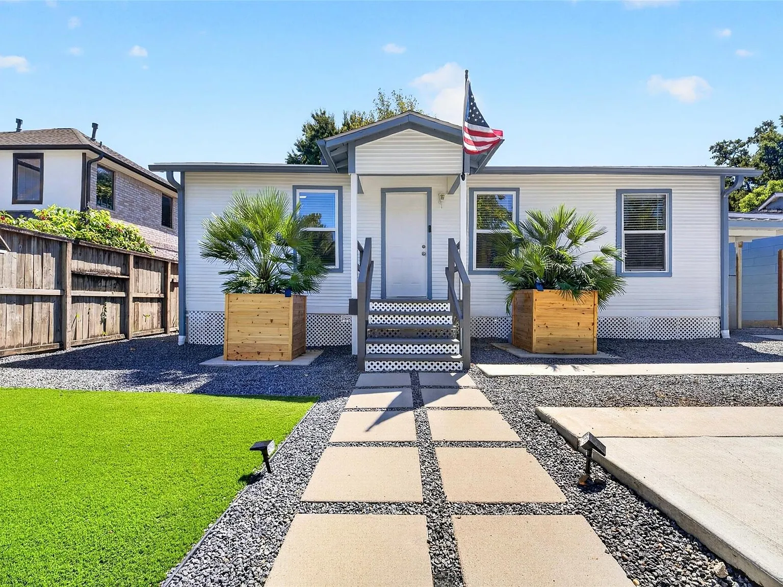 3 bed, 1.0 bath, 848 sqft, $2,250 — Photo 1