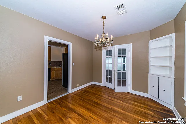 2218 W Mistletoe Ave — Photo 8