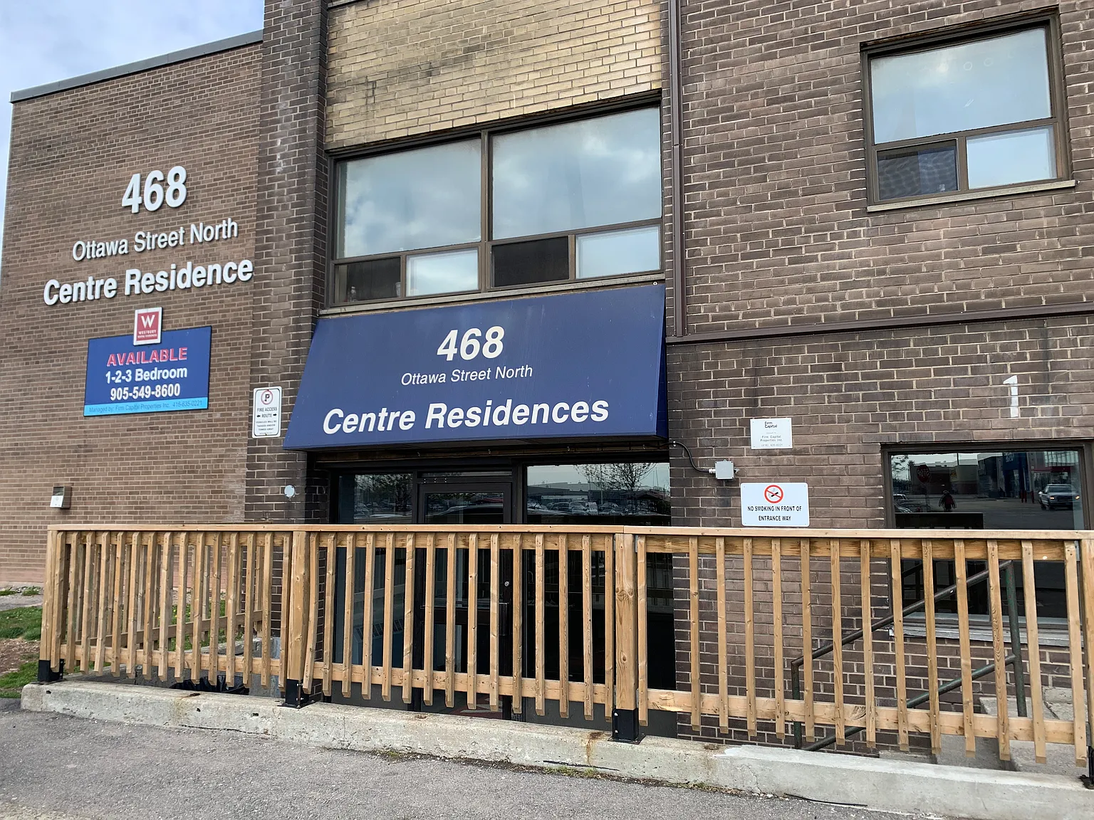 468 Ottawa St N — Photo 2