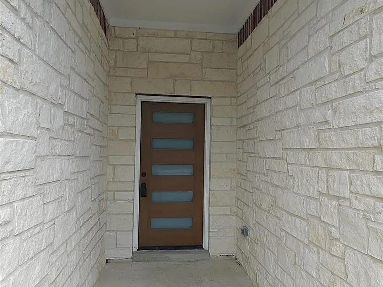 504 Center St — Photo 2