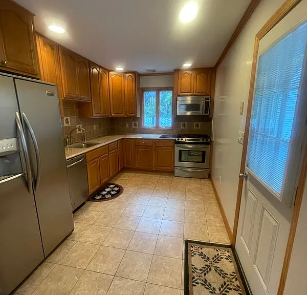 1760 Slocum St — Photo 3