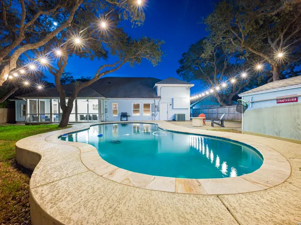 113 Timber Lane Loop, Rockport, TX 78382