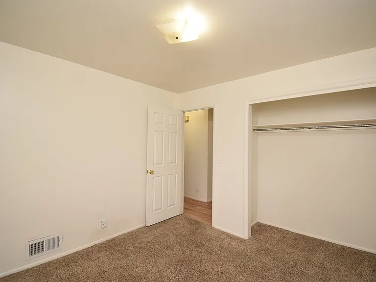 4248 S 1350 E — Photo 9
