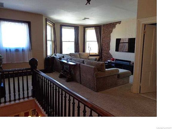 3rd image of 152 Park St