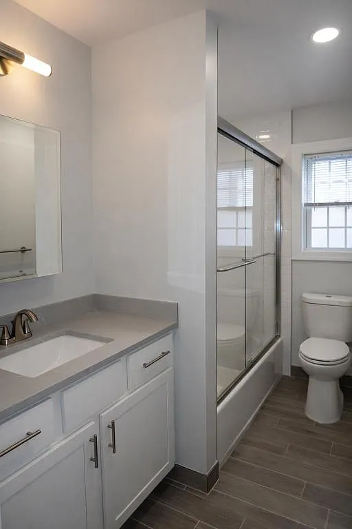 Town House Apartments — Photo 4