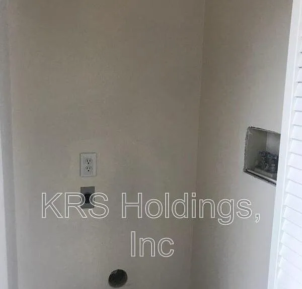 211 Maycox Ave #B — Photo 11