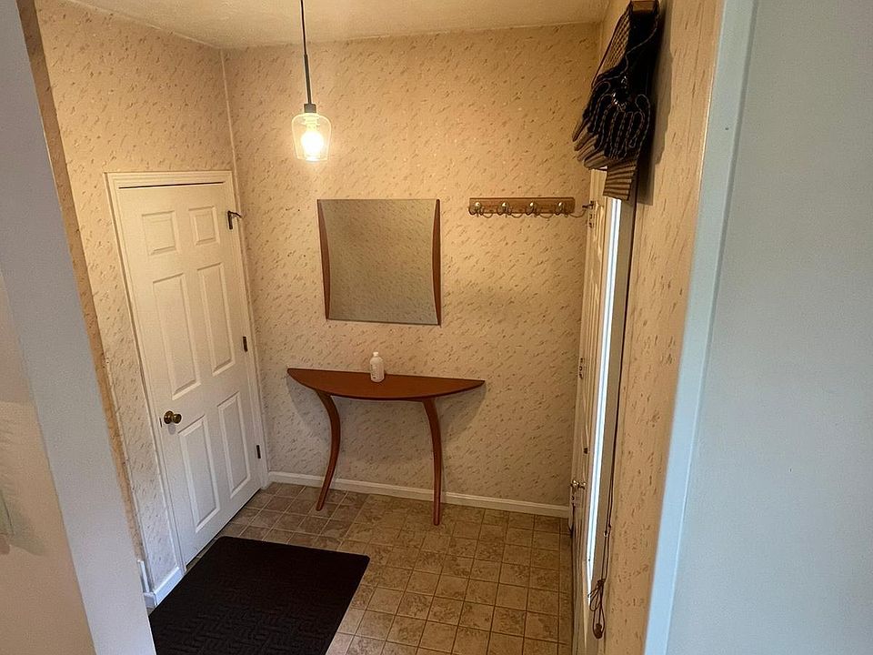 1st image of 31 Gaslight Ln