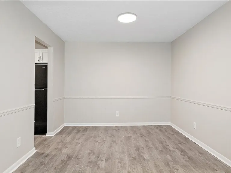 Orleans Apartments — Photo 11