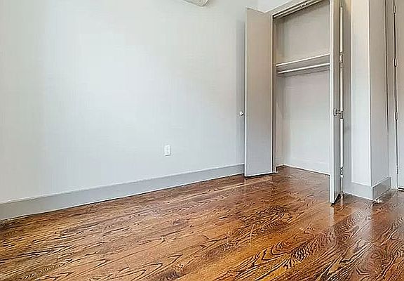 5th image of 256 Jefferson Ave APT 2