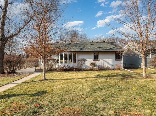 2711 Longview Dr, North Saint Paul, MN 55109