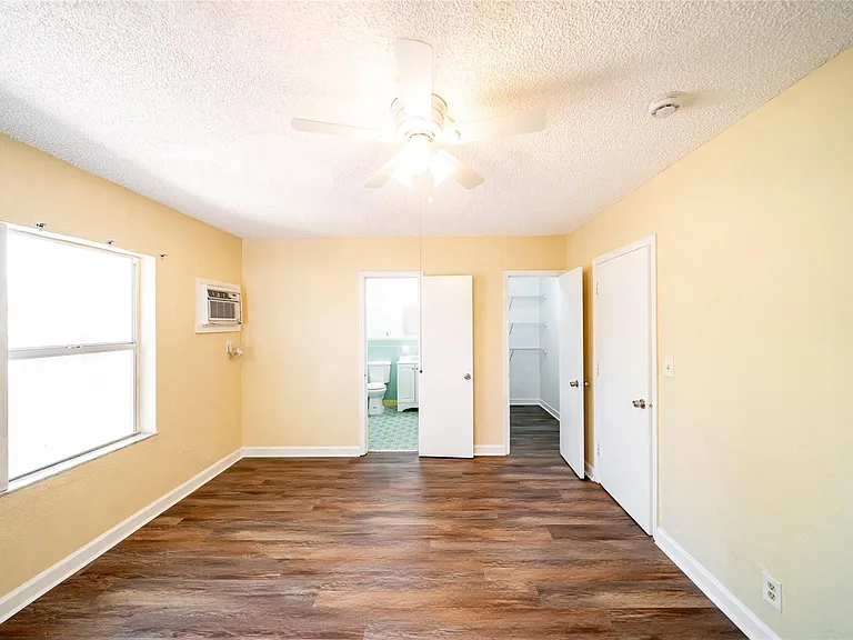 115 NE 4th St #3 — Photo 21